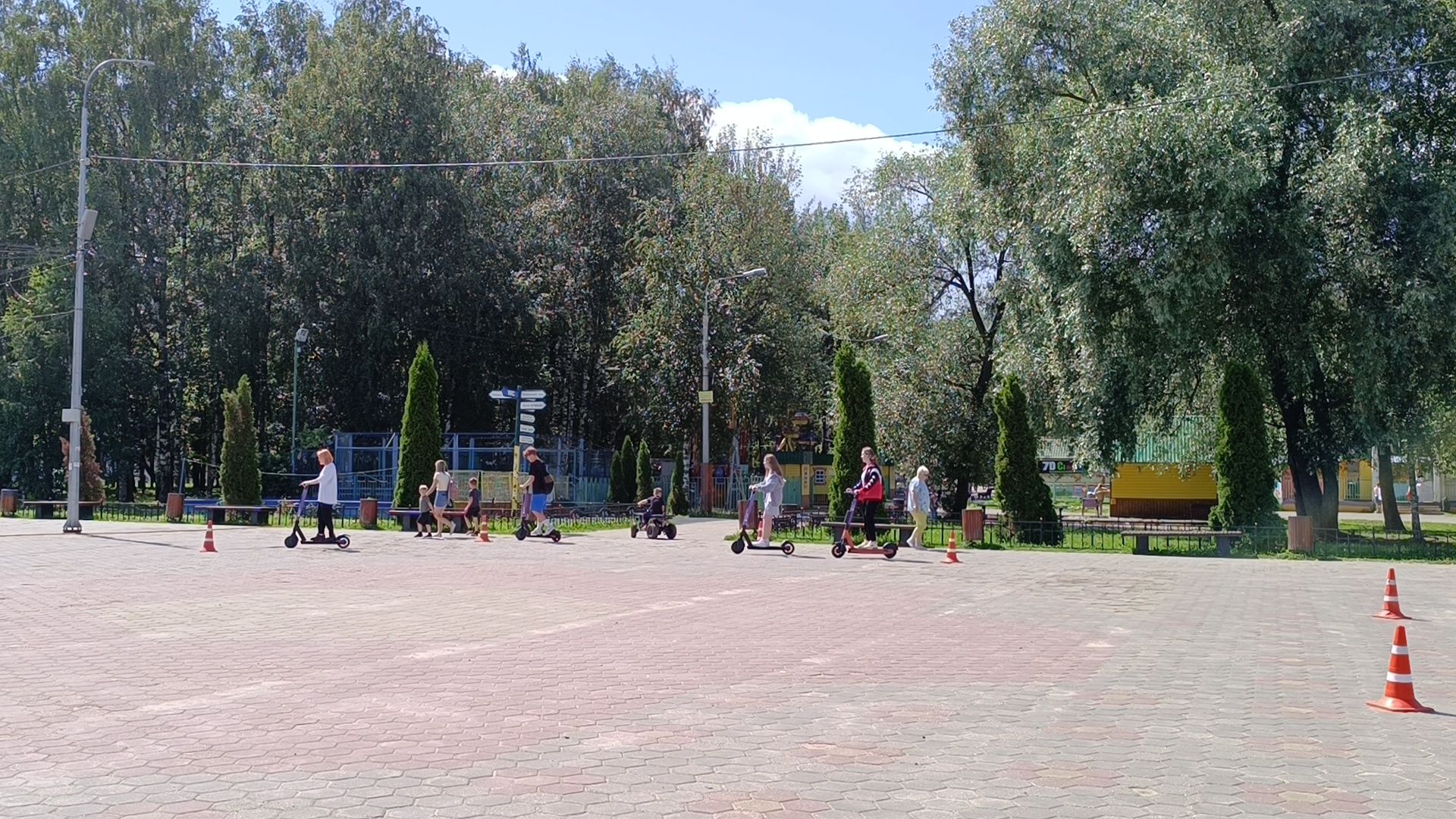 Лобня, парк, самокат