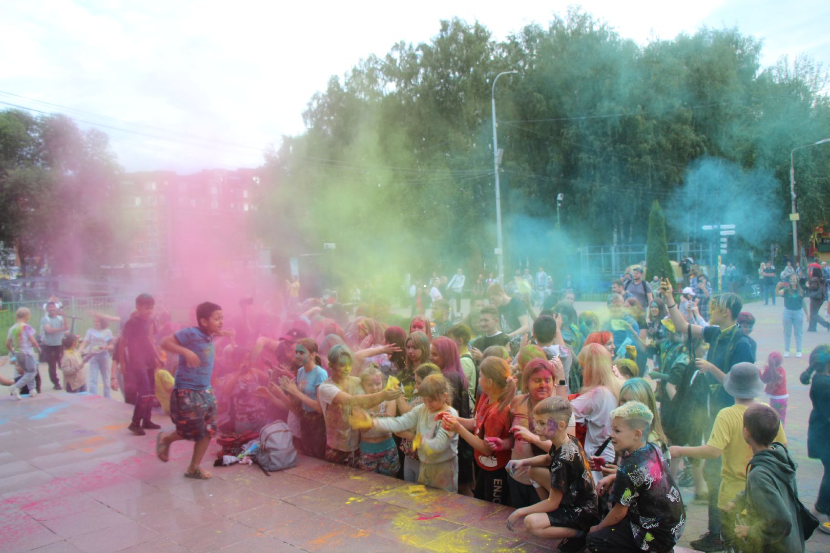 Лобня, краски, фестиваль