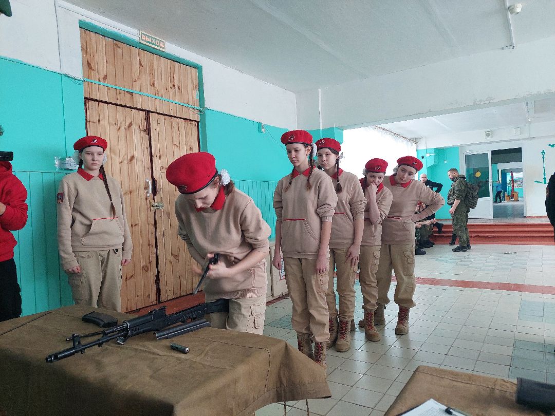 школьники, юнармия, игра, дети, Девушки в погонах, спорт