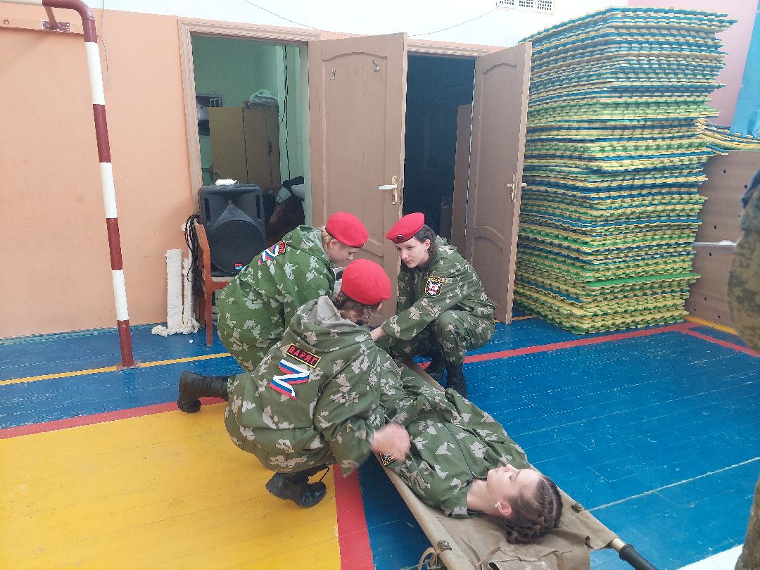 школьники, юнармия, игра, дети, Девушки в погонах, спорт