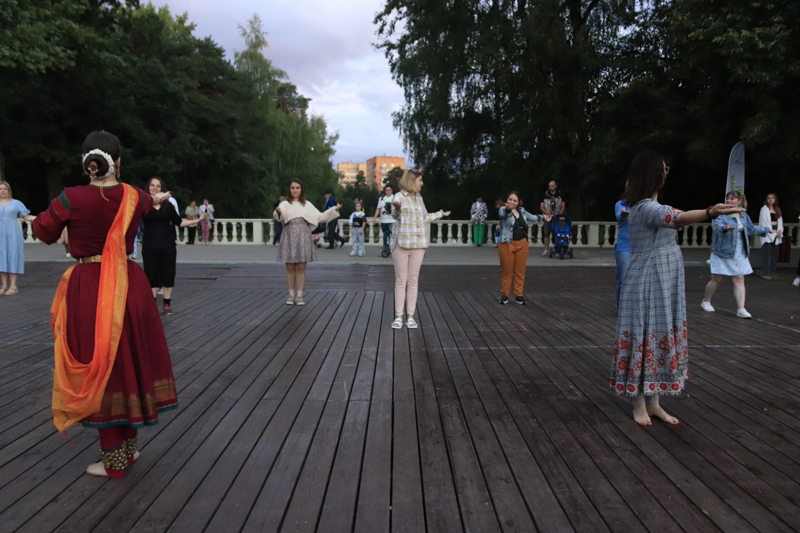 Культура, танцы, искусство,парки,лето в Подмосковье,восточные танцы