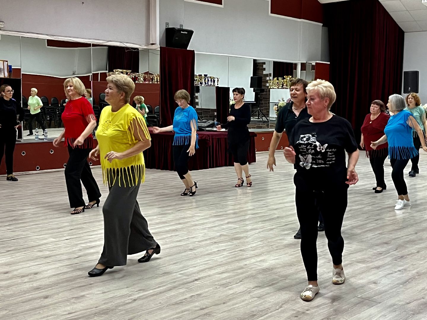 Наро-Фоминск, активное долголетие, культура Подмосковья, бальные танцы, джайв, кадриль, ЦДК «Звезда»