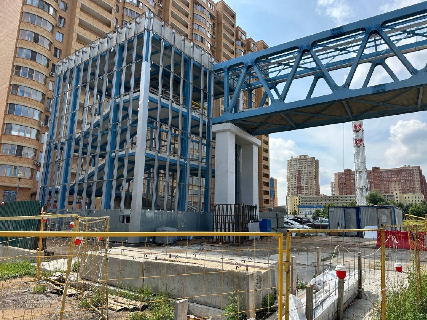 Реутов, строительство, переход, над землёй