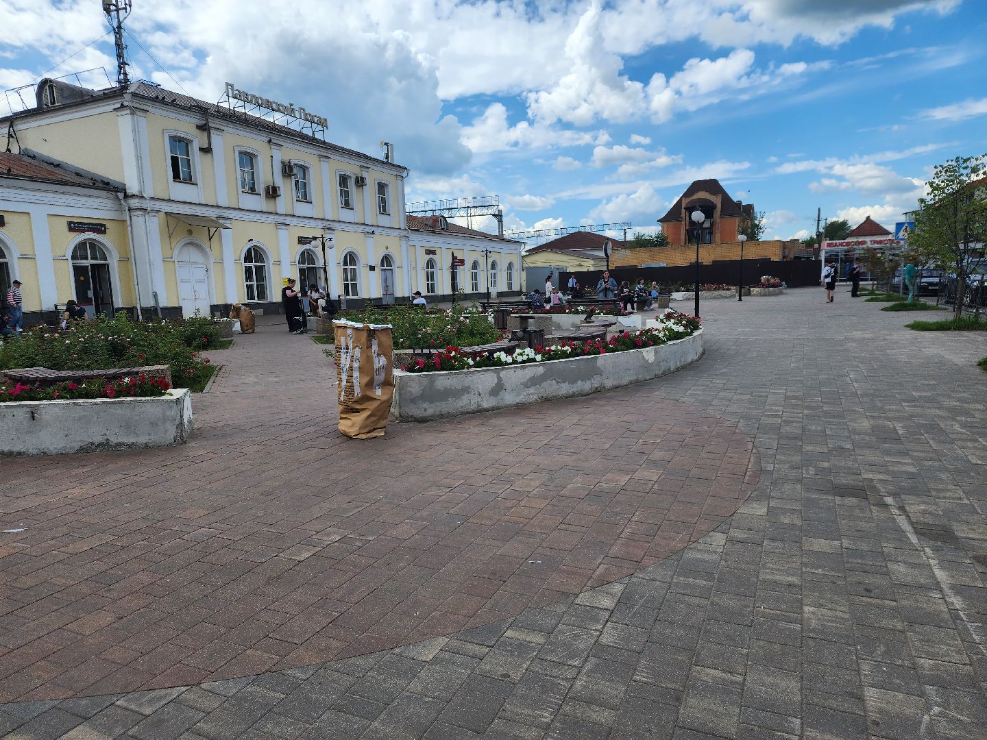 Павловский Посад, городской округ Павловский Посад, вокзал, люди, клумбы, ремонт, строительство, цветы, благоустройство