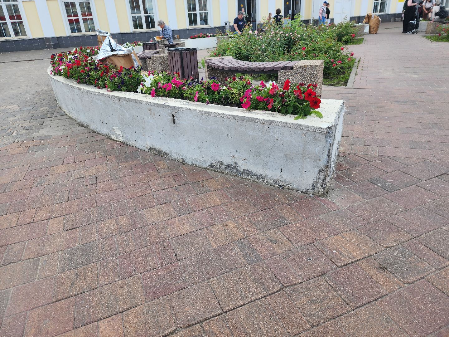 Павловский Посад, городской округ Павловский Посад, вокзал, люди, клумбы, ремонт, строительство, цветы, благоустройство