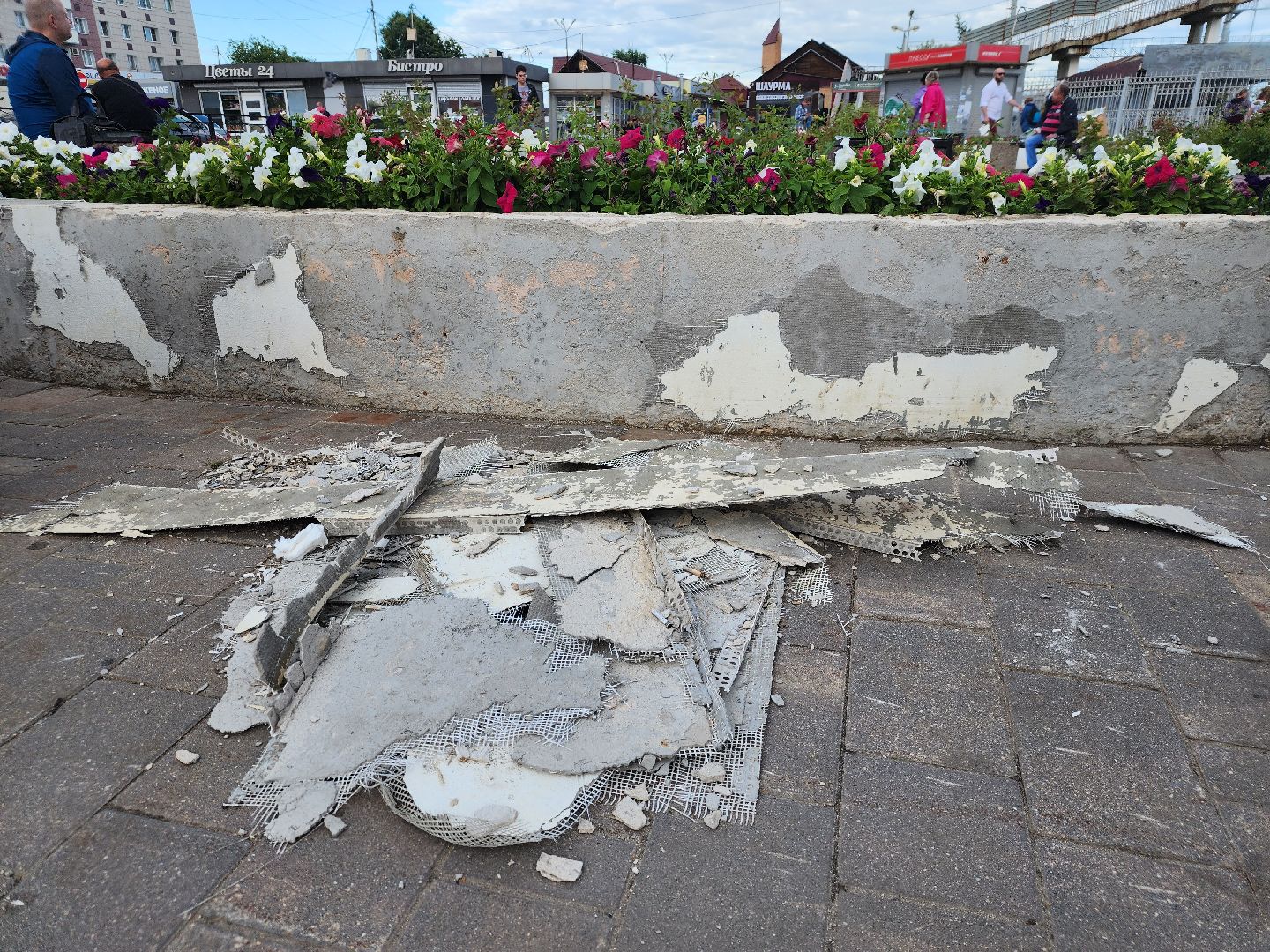 Павловский Посад, городской округ Павловский Посад, вокзал, люди, клумбы, ремонт, строительство, цветы, благоустройство
