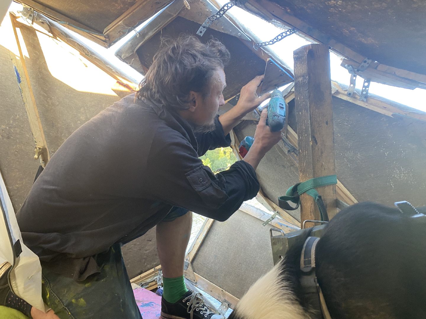 Раменское, общество, Кратовское озеро, художник построил домик на воде