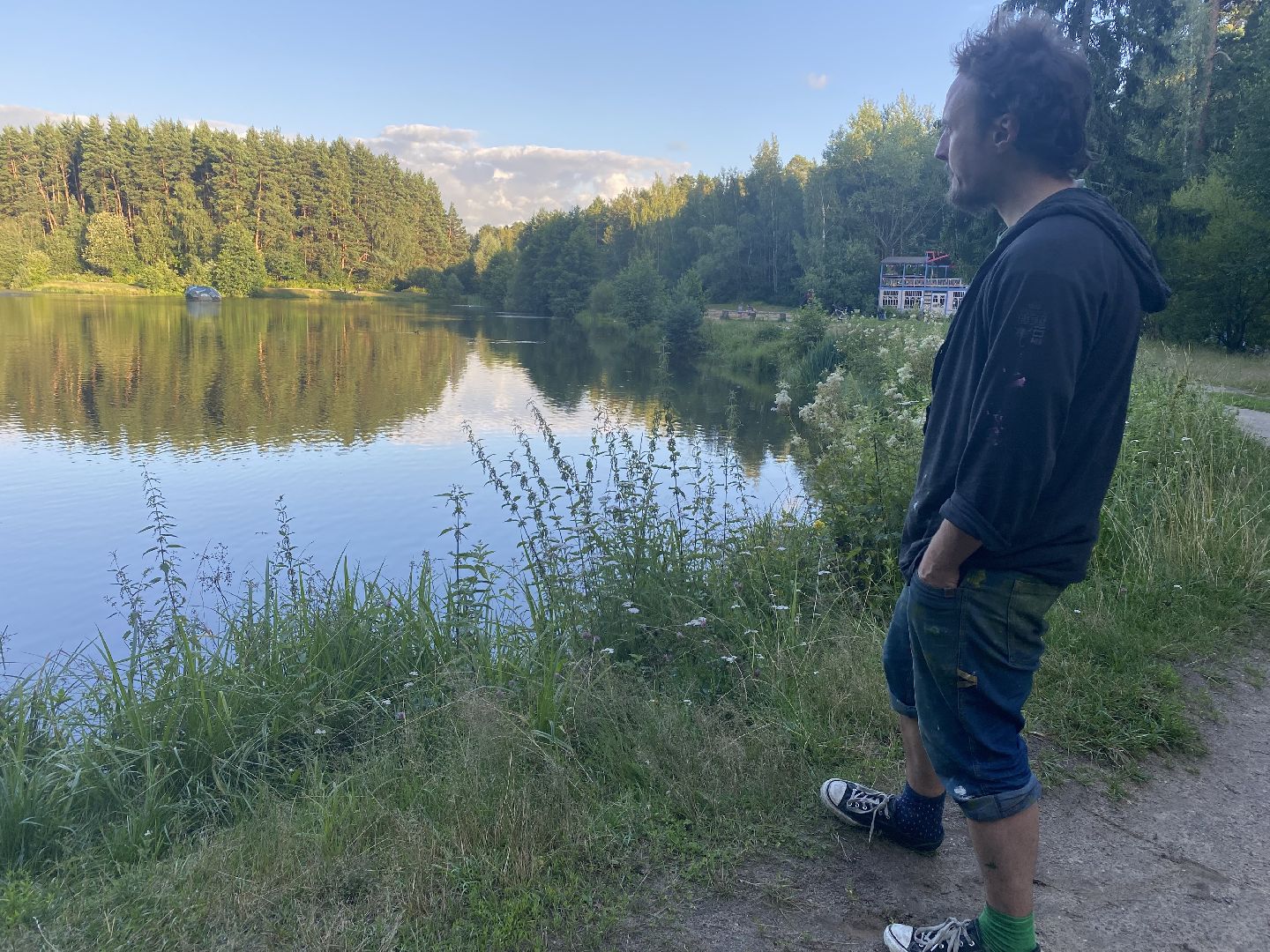 Раменское, общество, Кратовское озеро, художник построил домик на воде