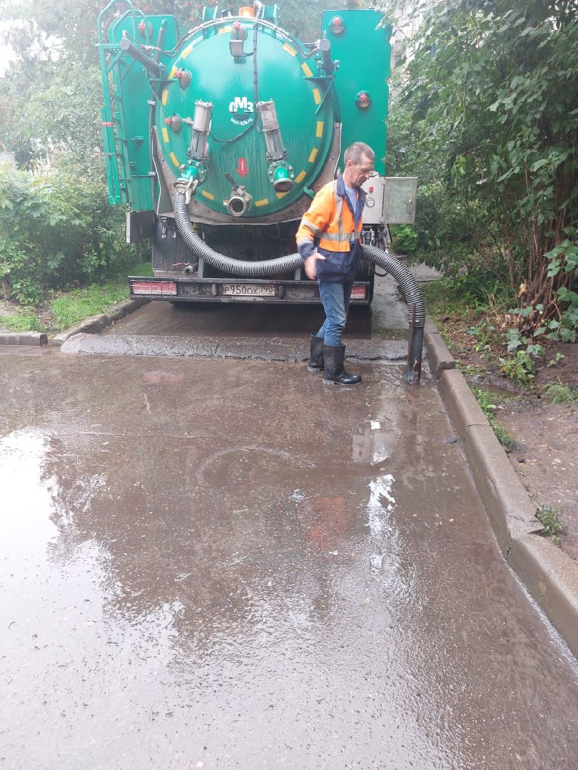 двор, дождь, ветер, доброе дело