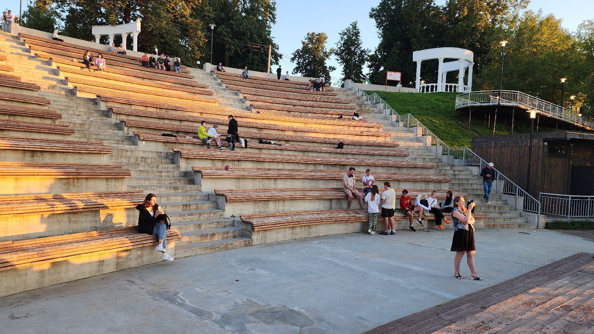 Долгопрудный, набережная, чтец