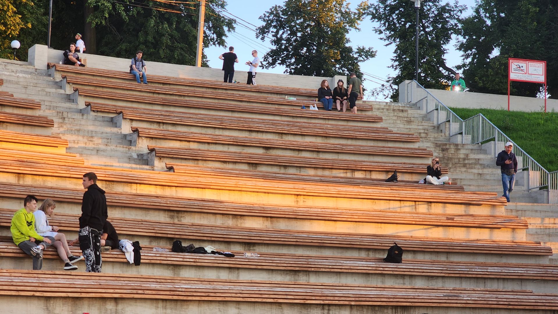 Долгопрудный, набережная, чтец