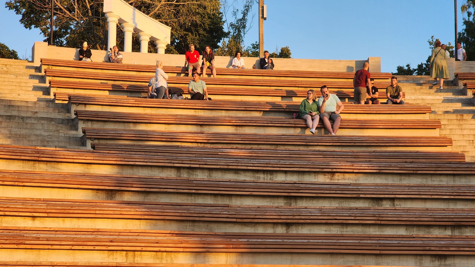 Долгопрудный, набережная, чтец