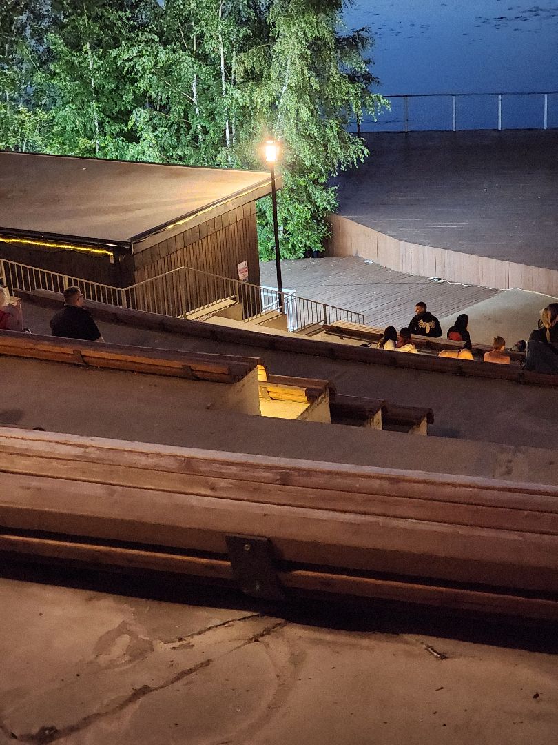 Долгопрудный, набережная, чтец