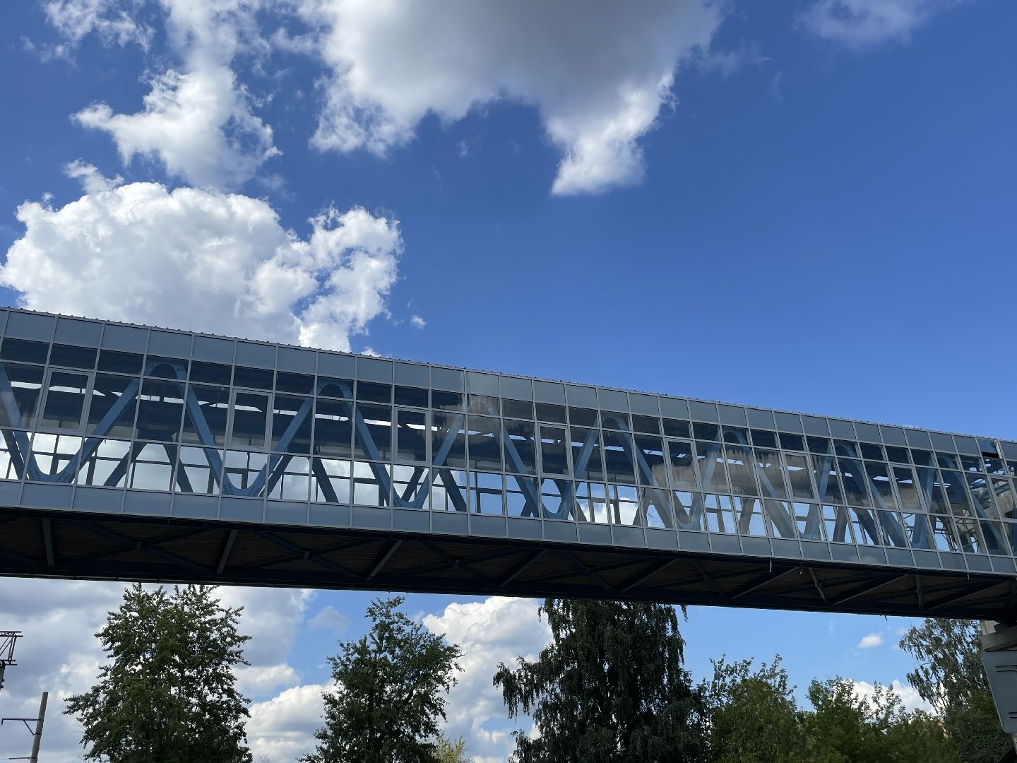 Строительство, мост, пешеходы, железная дорога