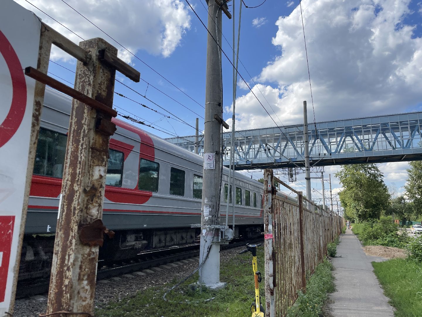 Строительство, мост, пешеходы, железная дорога