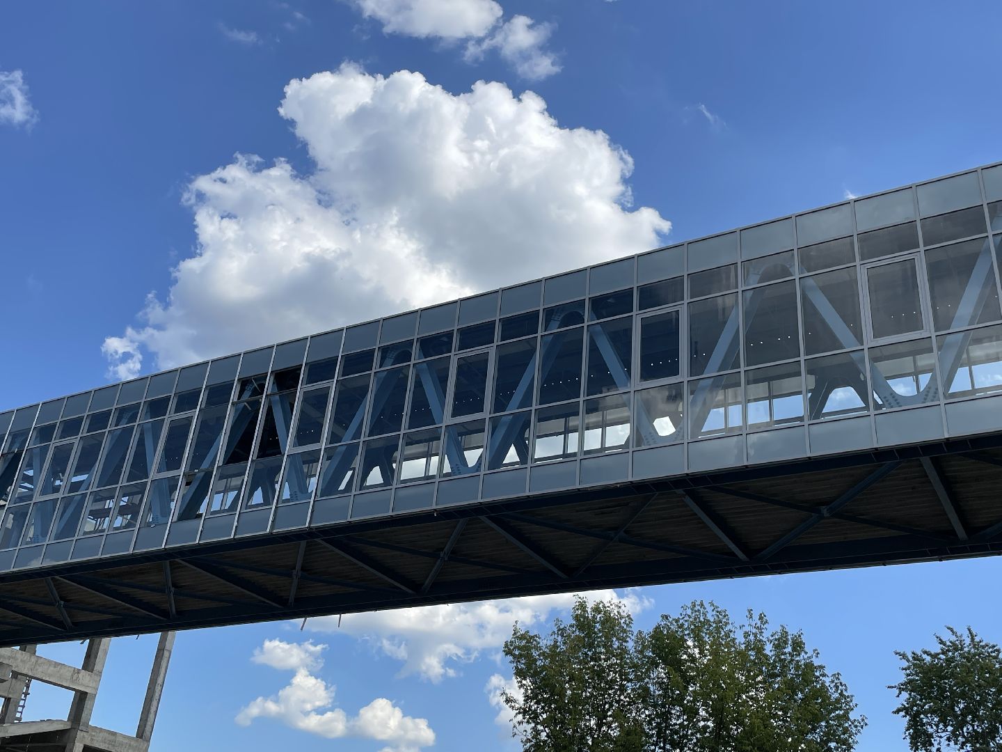 Строительство, мост, пешеходы, железная дорога