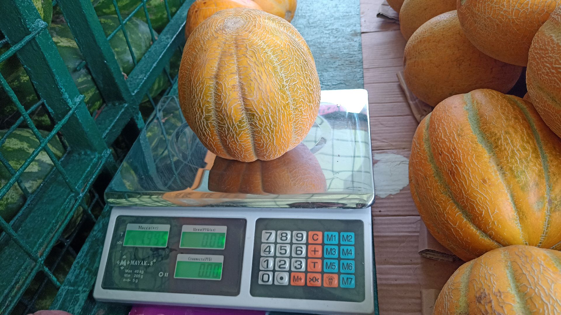 Реутов, бахчевые развалы, арбузы, дыни, сезон ягод, лето