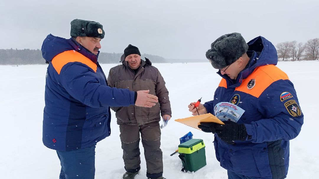 МЧС, спасатели, зимняя рыбалка, тонкий лед, Руза