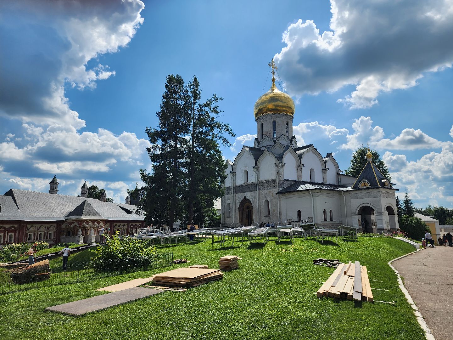 Звенигород, культура, православие, юбилей Саввино-Сторожевского монастыря, Российская академия живописи, ваяния и зодчества