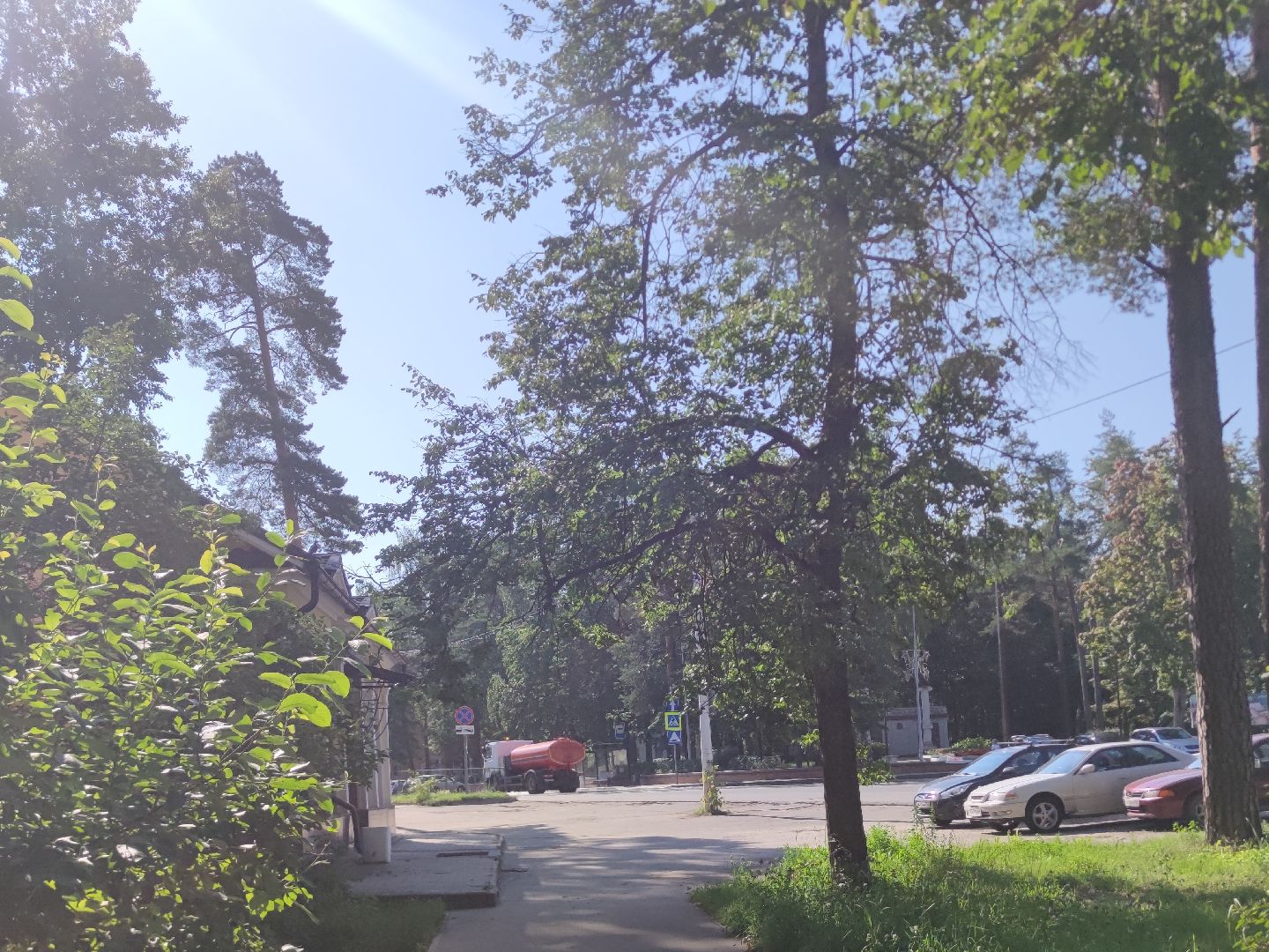 Поливальная машина, уборка города, Дубна