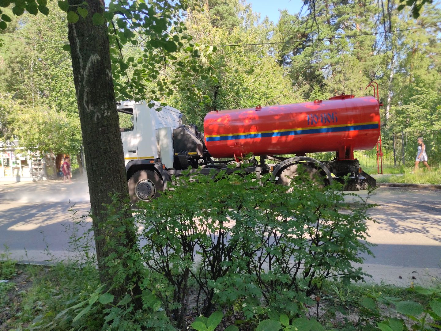 Поливальная машина, уборка города, Дубна