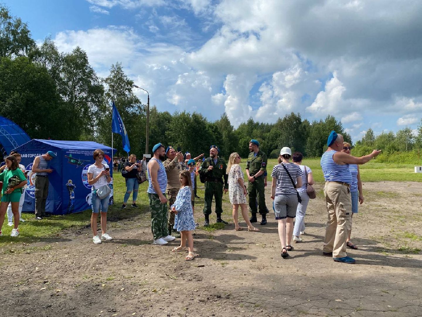 Чехов, ВДВ, праздник, угощения, аэроклуб ДОСААФ
