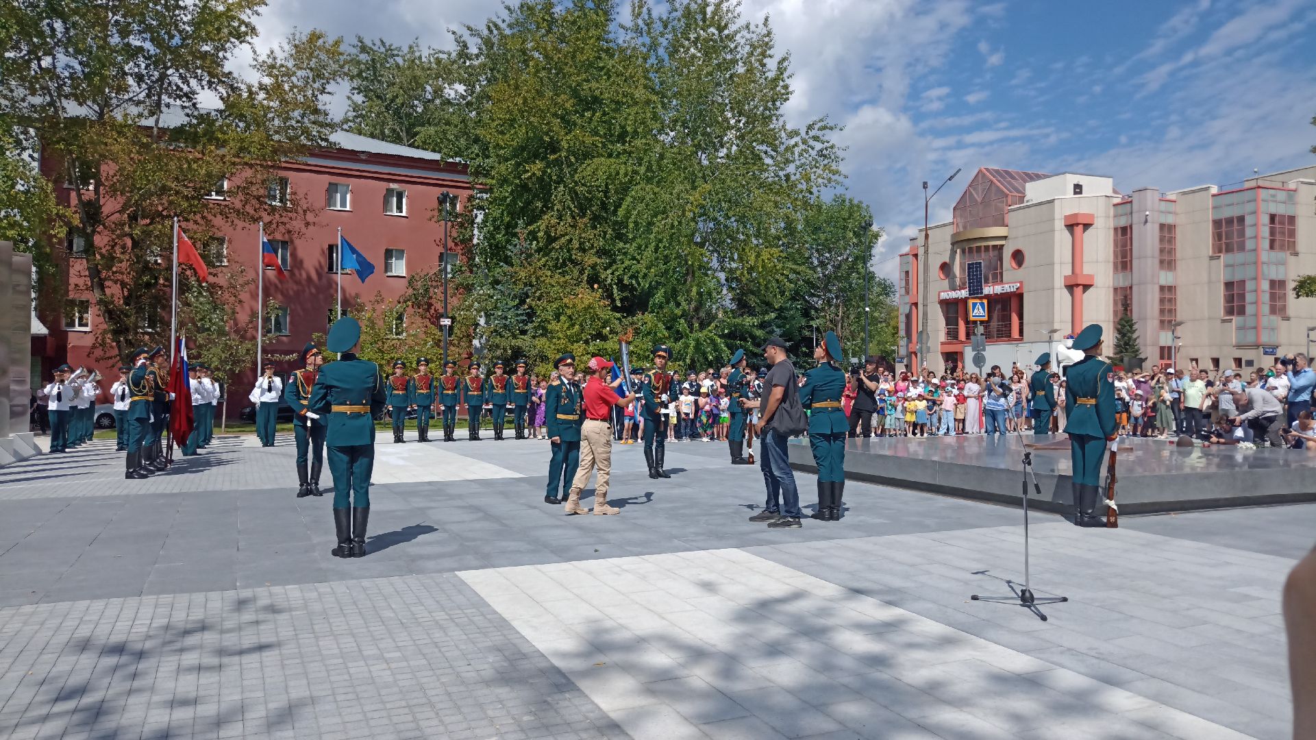 Реутов, Мемориал, Аллея славы, реконструкция, обновление, БТР, постамент, Герои