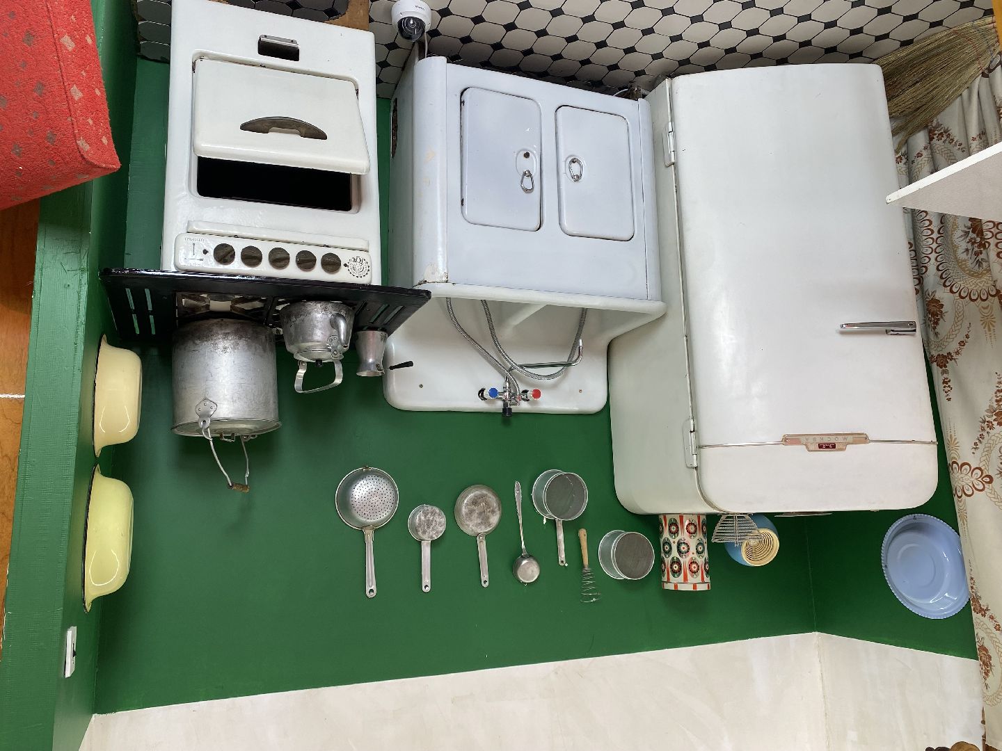 «Дом вверх дном», арт-объект, мурал, нейросеть, Балашиха, фестиваль уличного искусства «Культурный код»