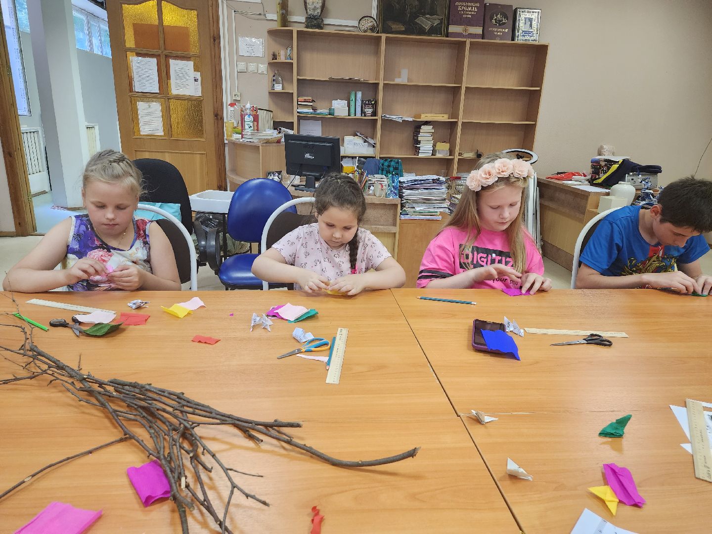 творчество; поделки; библиотека; видное; дети