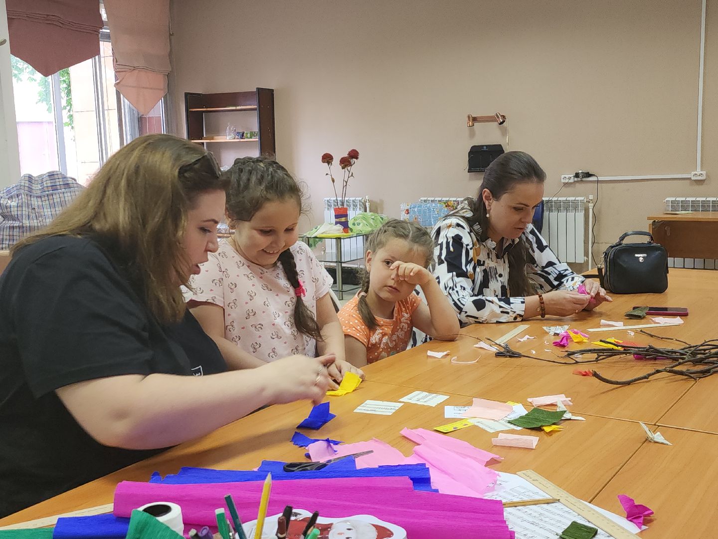 творчество; поделки; библиотека; видное; дети