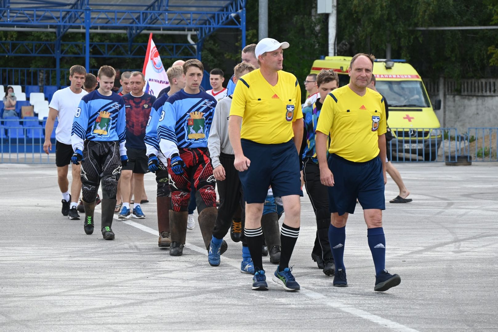 спорт; мотобол; видное; игра; первенство