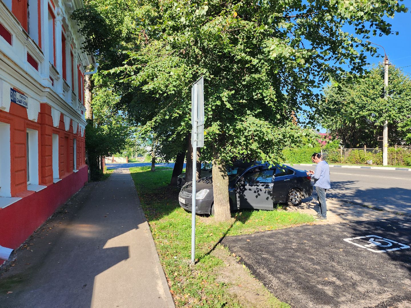 инвалид, парковка для инвалида, люди с ОВЗ, транспорт, Серпухов, доступная среда,