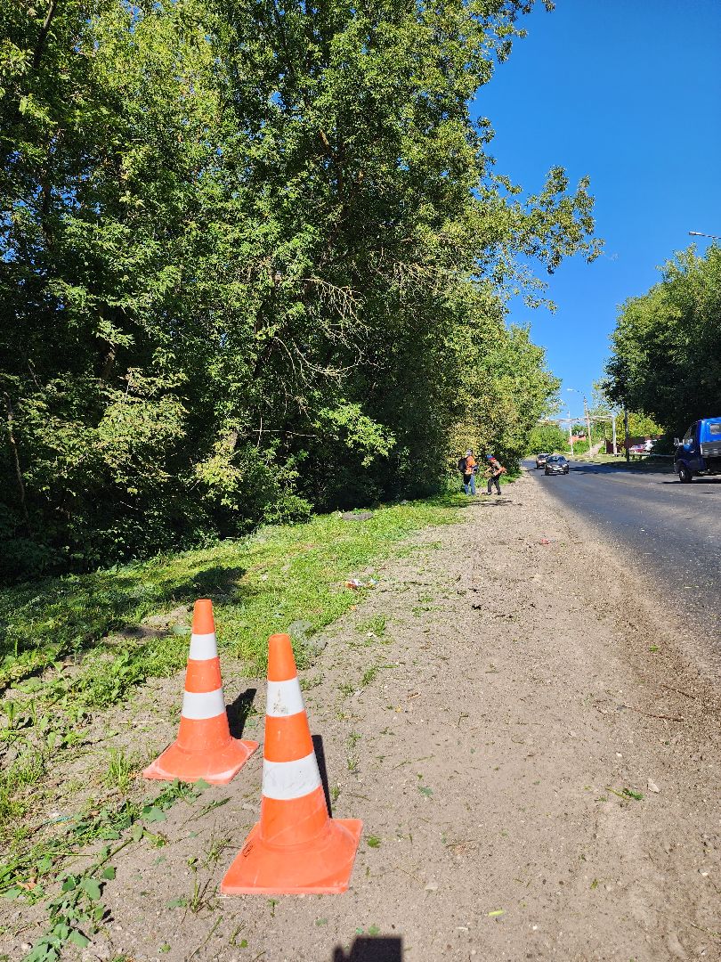 покос травы, коммунальщики, благоустройство, серпухов, дороги,