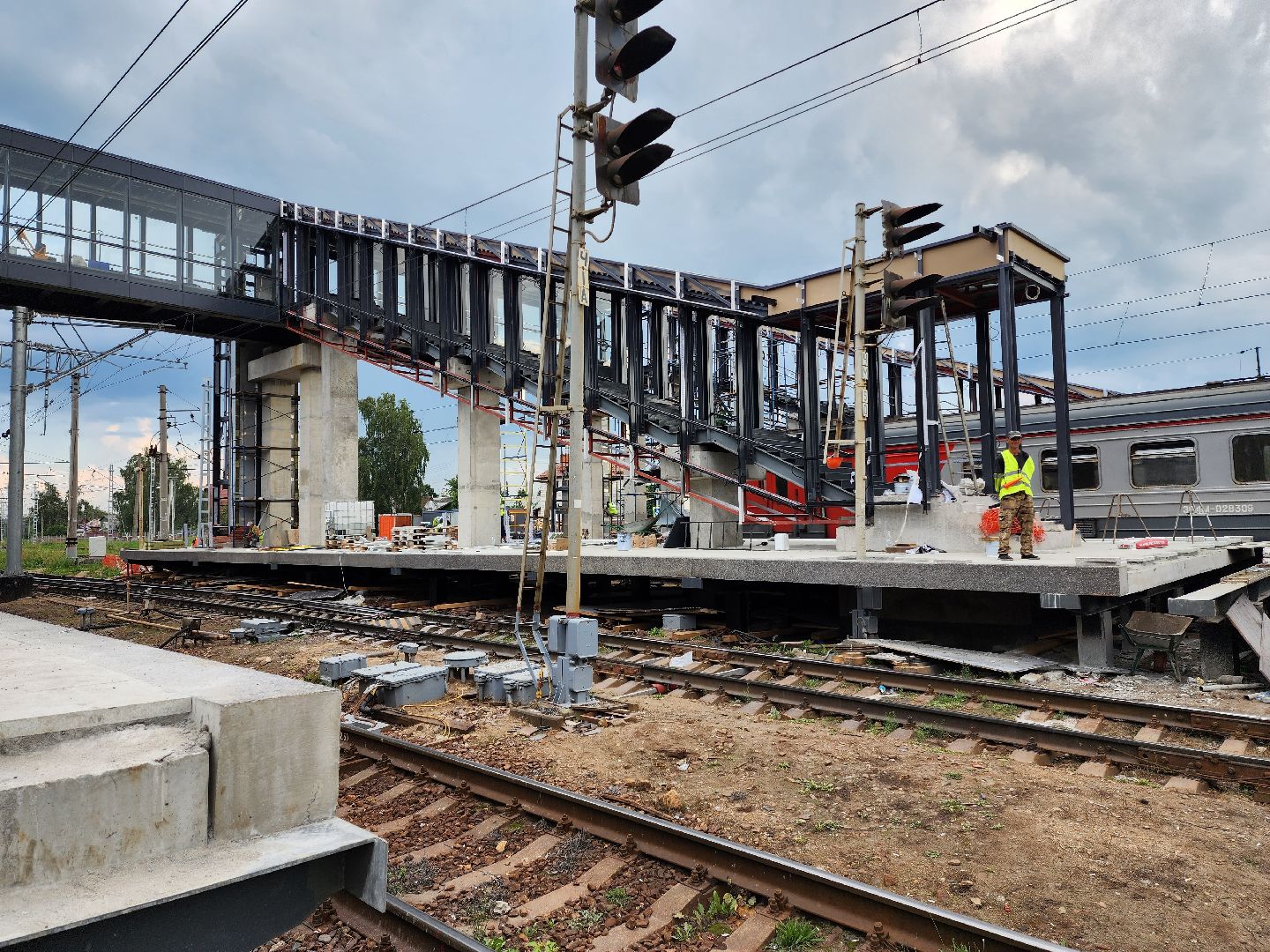 Раменское, транспорт, мостовое сооружение у платформы Ипподром, монтаж лестничных конструкций