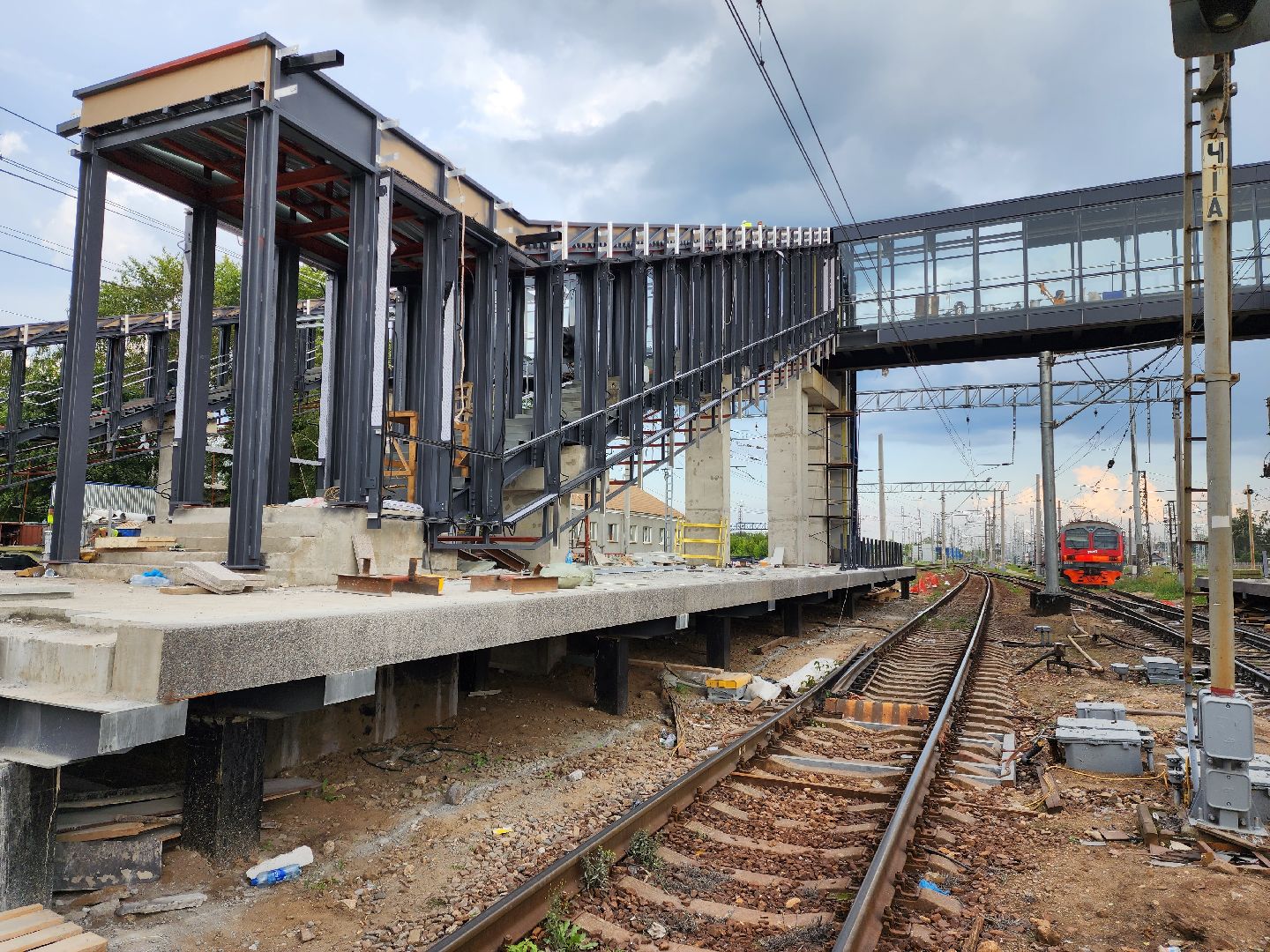 Раменское, транспорт, мостовое сооружение у платформы Ипподром, монтаж лестничных конструкций