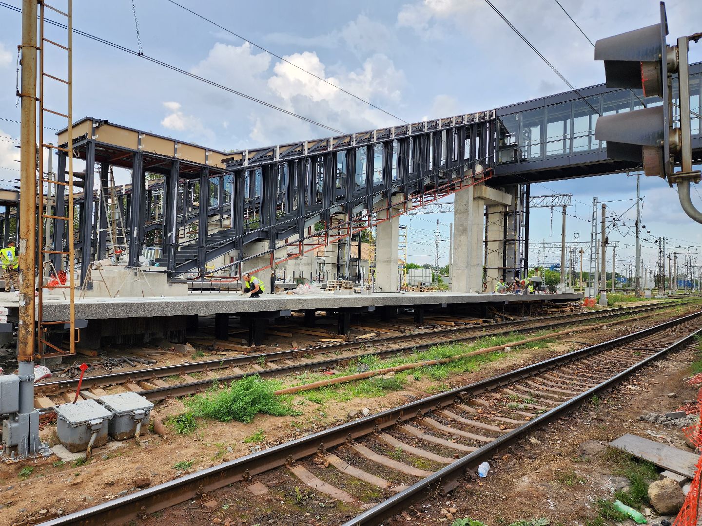 Раменское, транспорт, мостовое сооружение у платформы Ипподром, монтаж лестничных конструкций