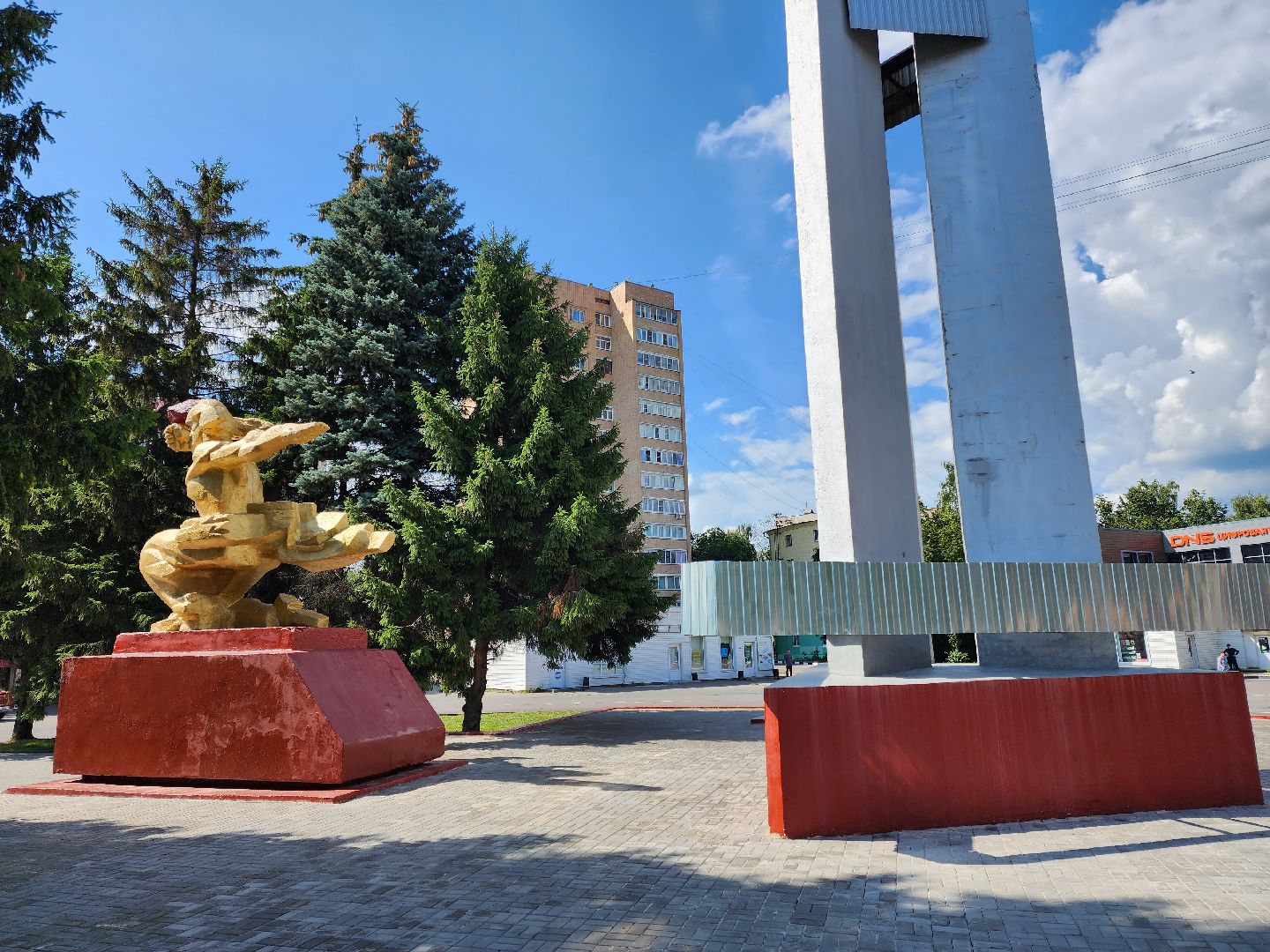 Раменское, благоустройство, в микрорайоне отреставрировали памятник комсомольцу