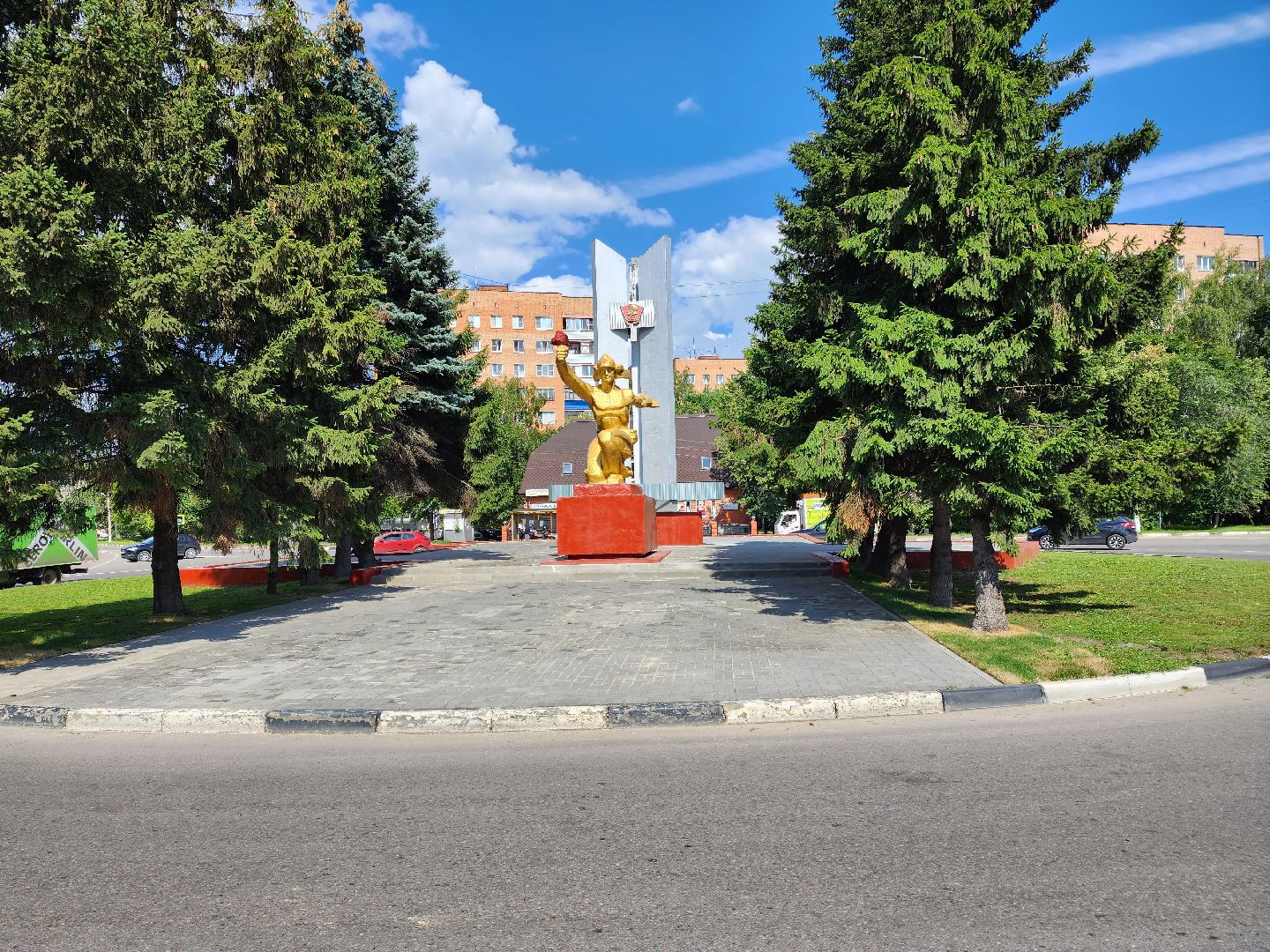 Раменское, благоустройство, в микрорайоне отреставрировали памятник комсомольцу