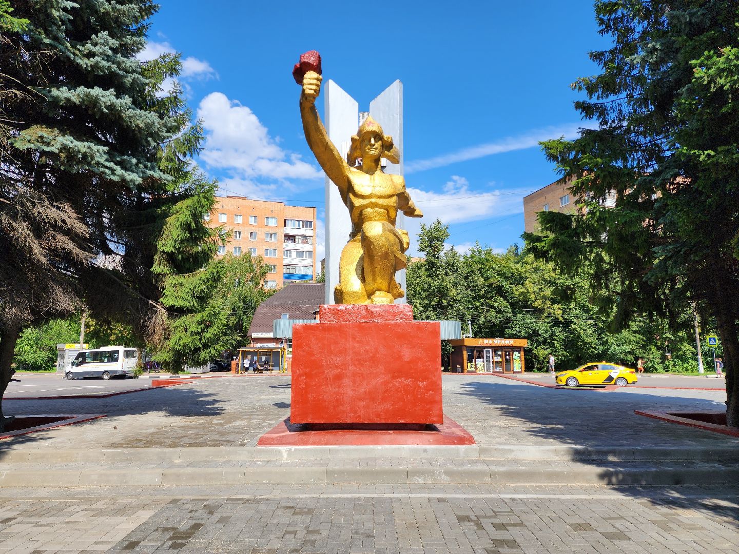 Раменское, благоустройство, в микрорайоне отреставрировали памятник комсомольцу