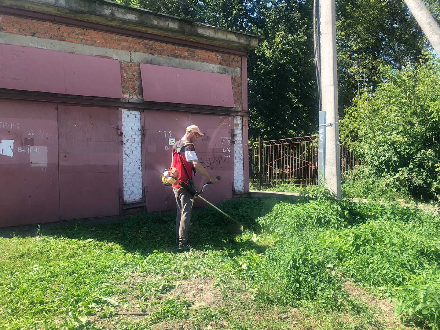 Серпухов, Подмосковье, благоустройство, покос травы, дворовая территория