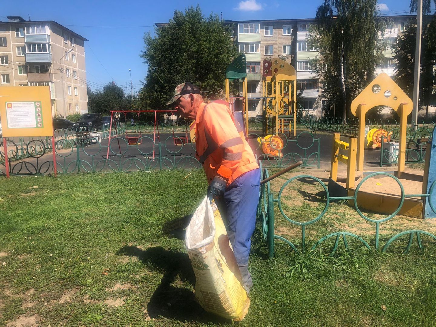 Серпухов, Подмосковье, благоустройство, покос травы, дворовая территория
