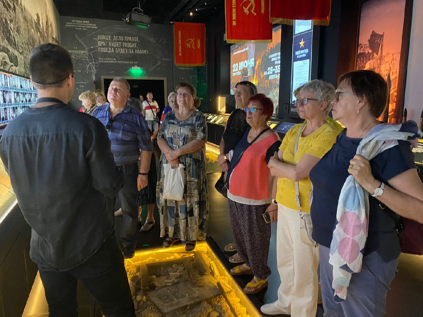 доброе дело, парк, памятник, пенсионеры,