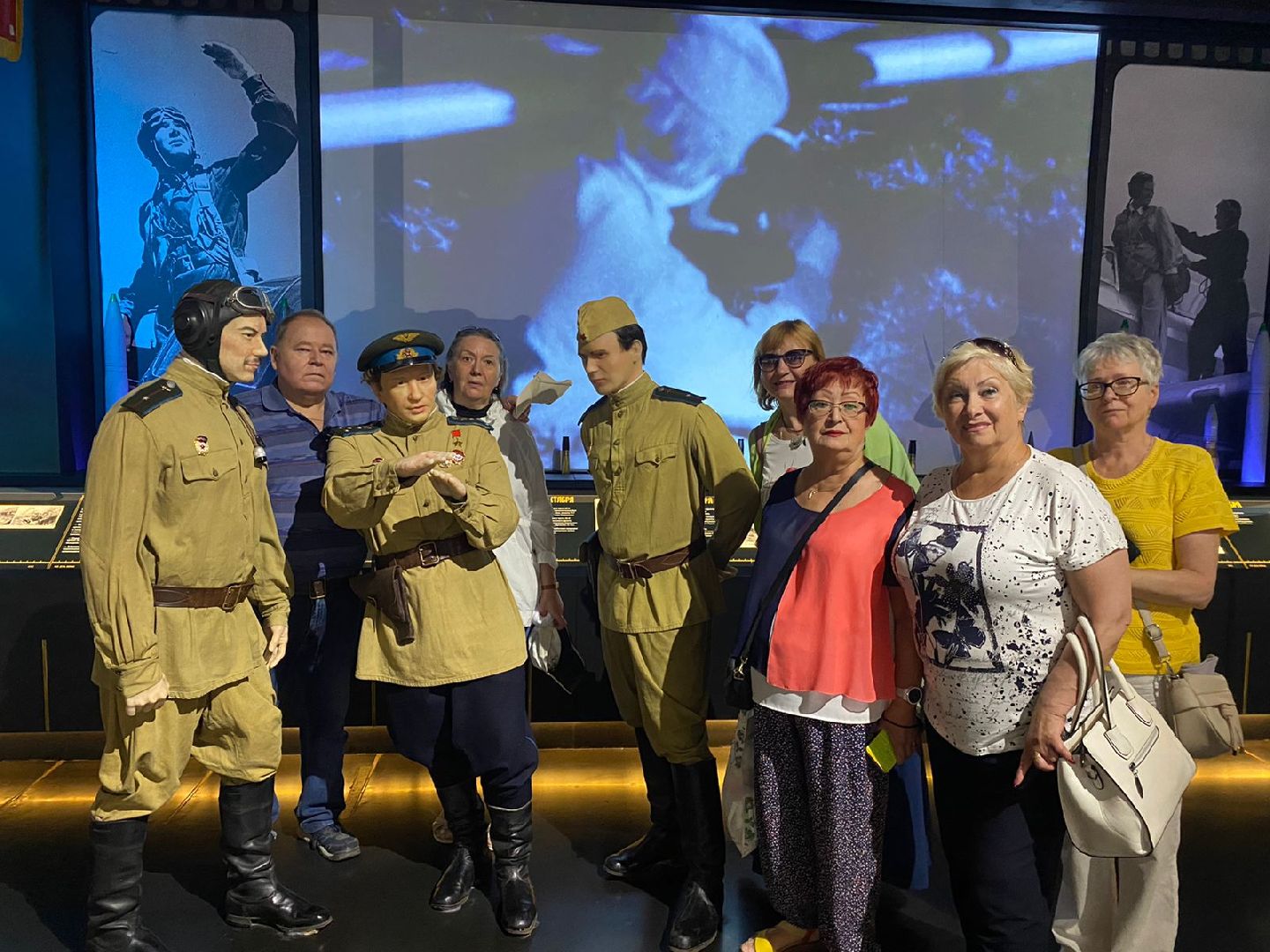 доброе дело, парк, памятник, пенсионеры,