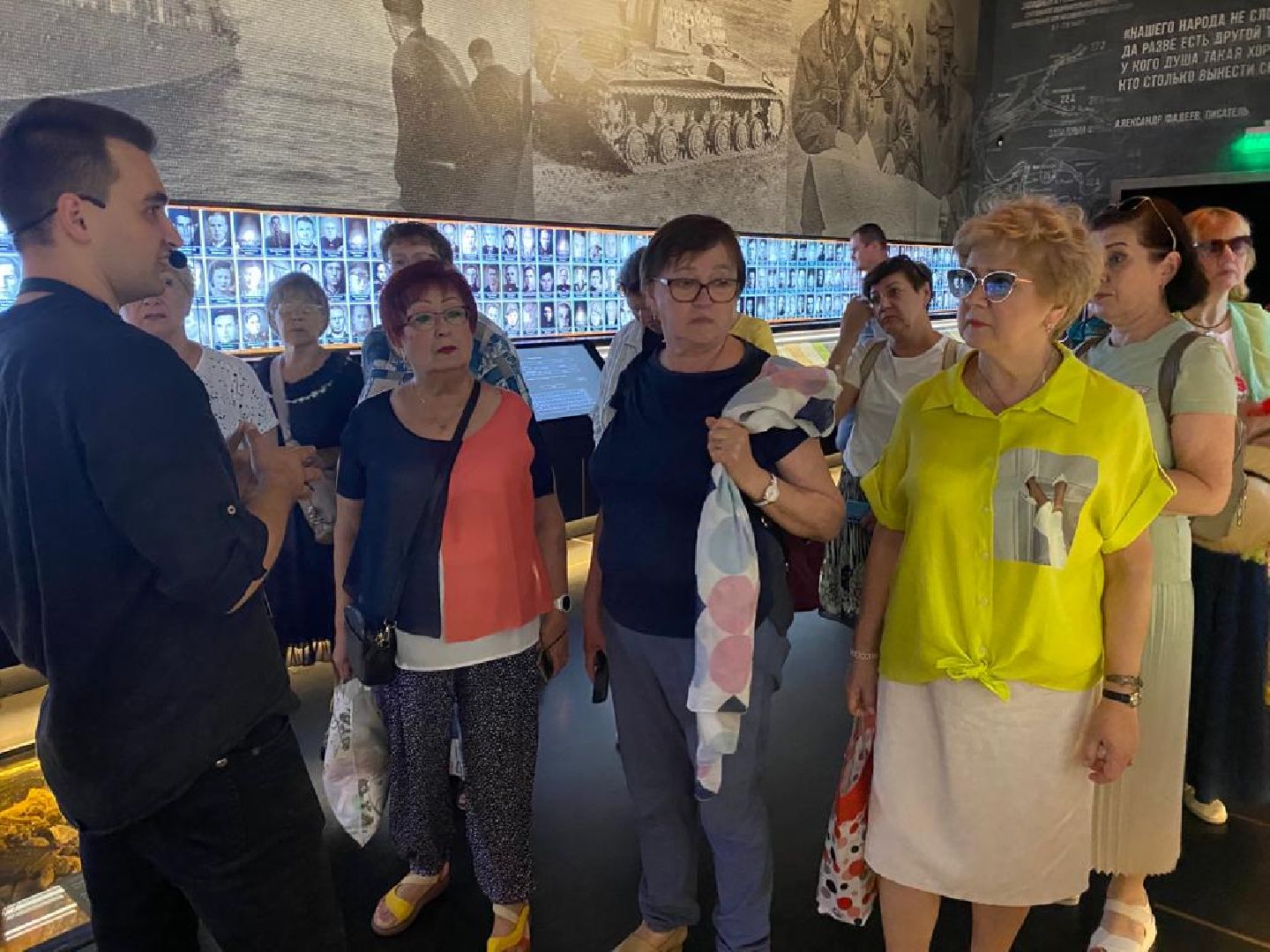 доброе дело, парк, памятник, пенсионеры,