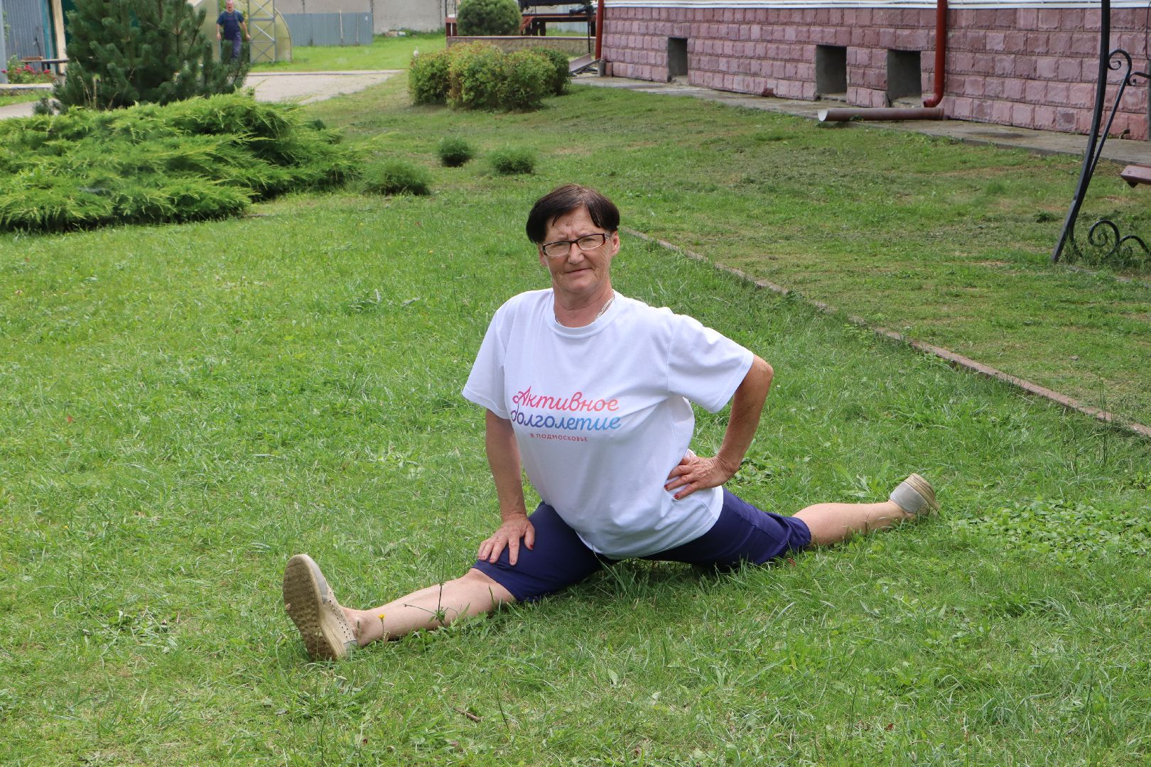 Серебряные Пруды, шпагат в 70 лет