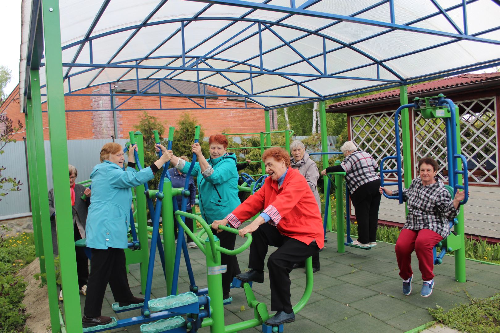 Серебряные Пруды, шпагат в 70 лет