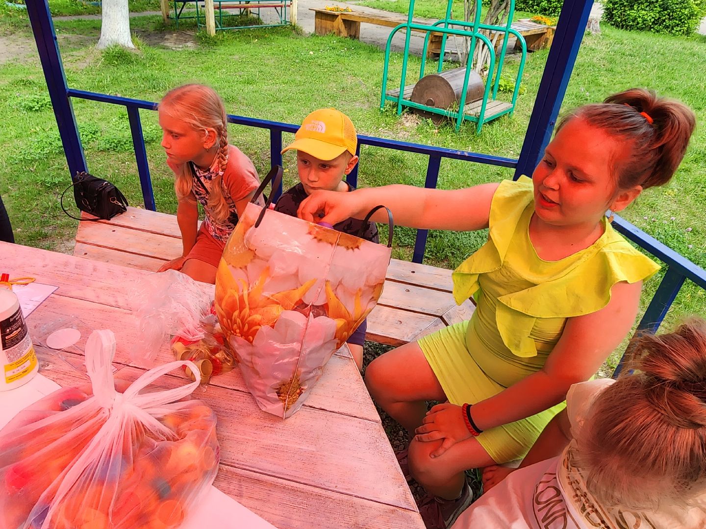 дети, центр серпуховский, дети с овз, добрые крышечки, батарейки, макулатура, серпухов,