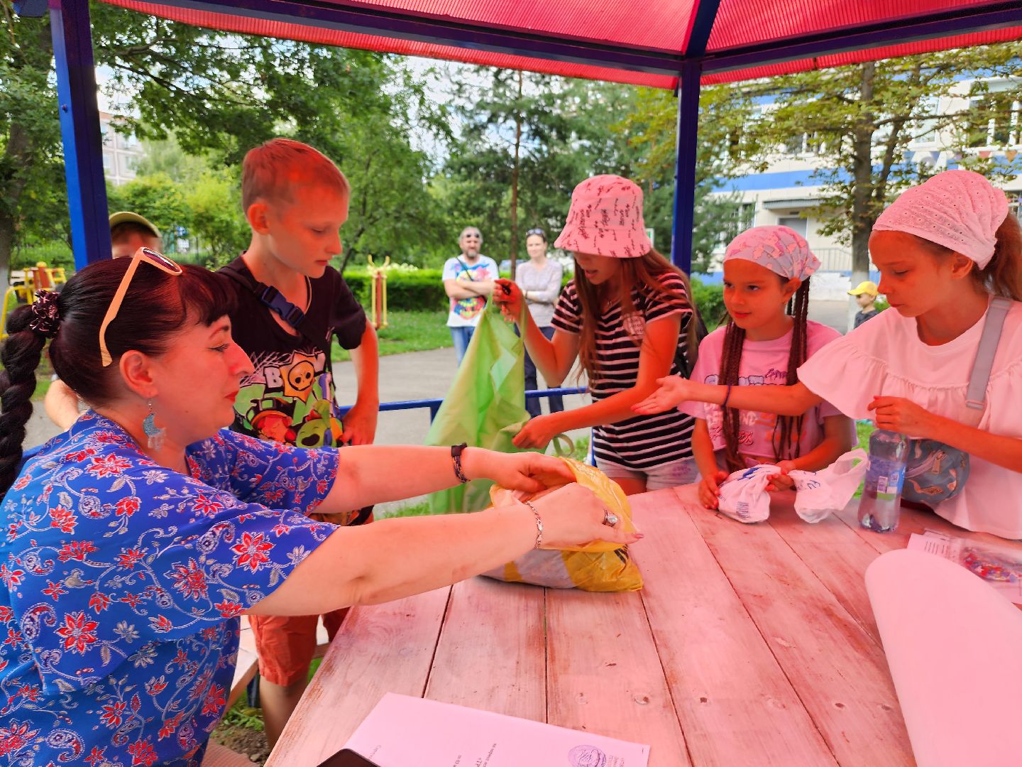 дети, центр серпуховский, дети с овз, добрые крышечки, батарейки, макулатура, серпухов,