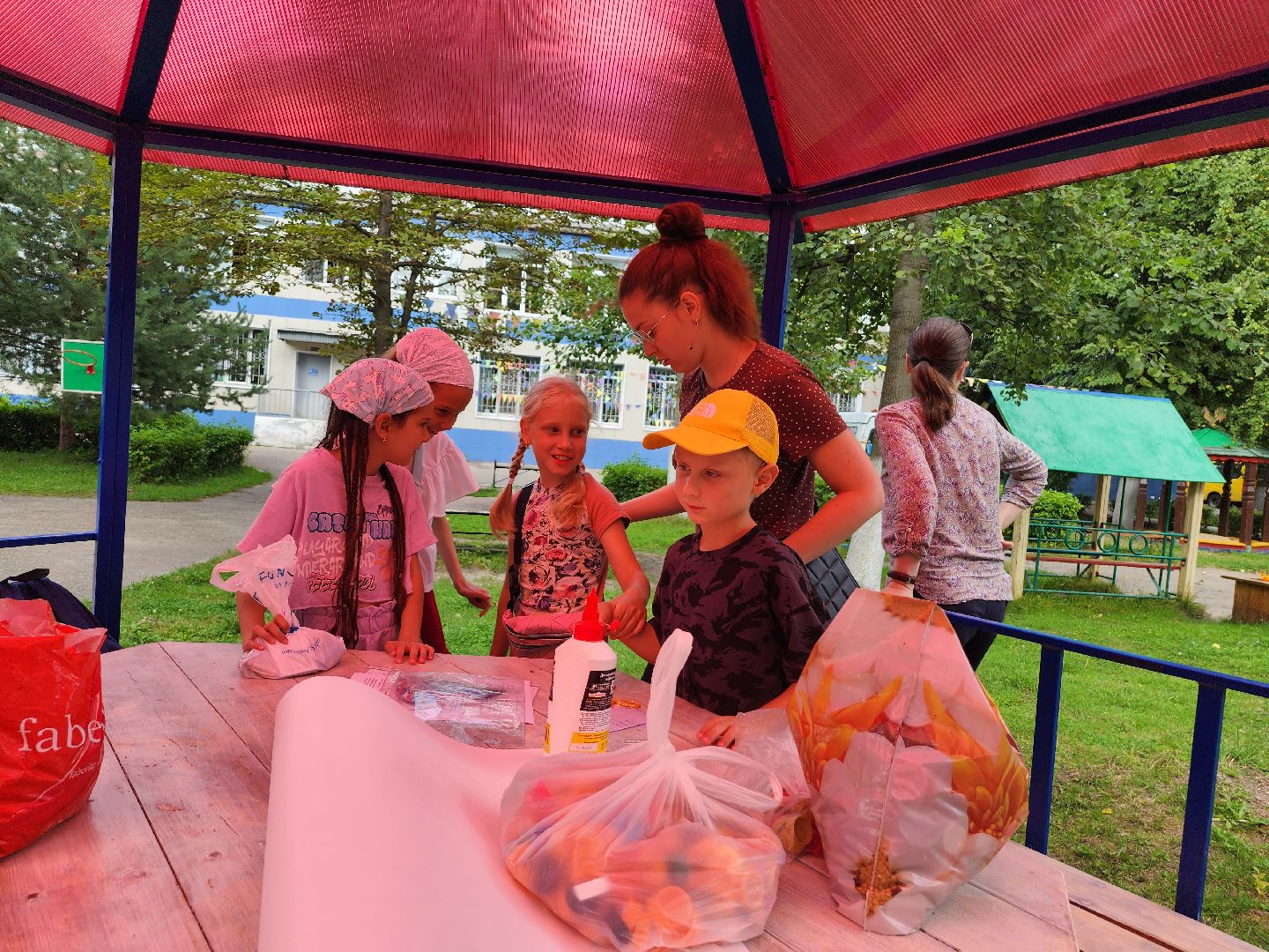 дети, центр серпуховский, дети с овз, добрые крышечки, батарейки, макулатура, серпухов,