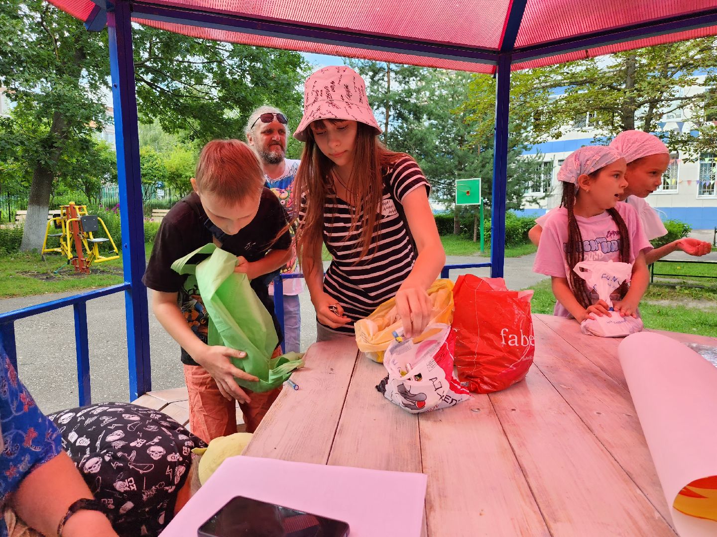 дети, центр серпуховский, дети с овз, добрые крышечки, батарейки, макулатура, серпухов,